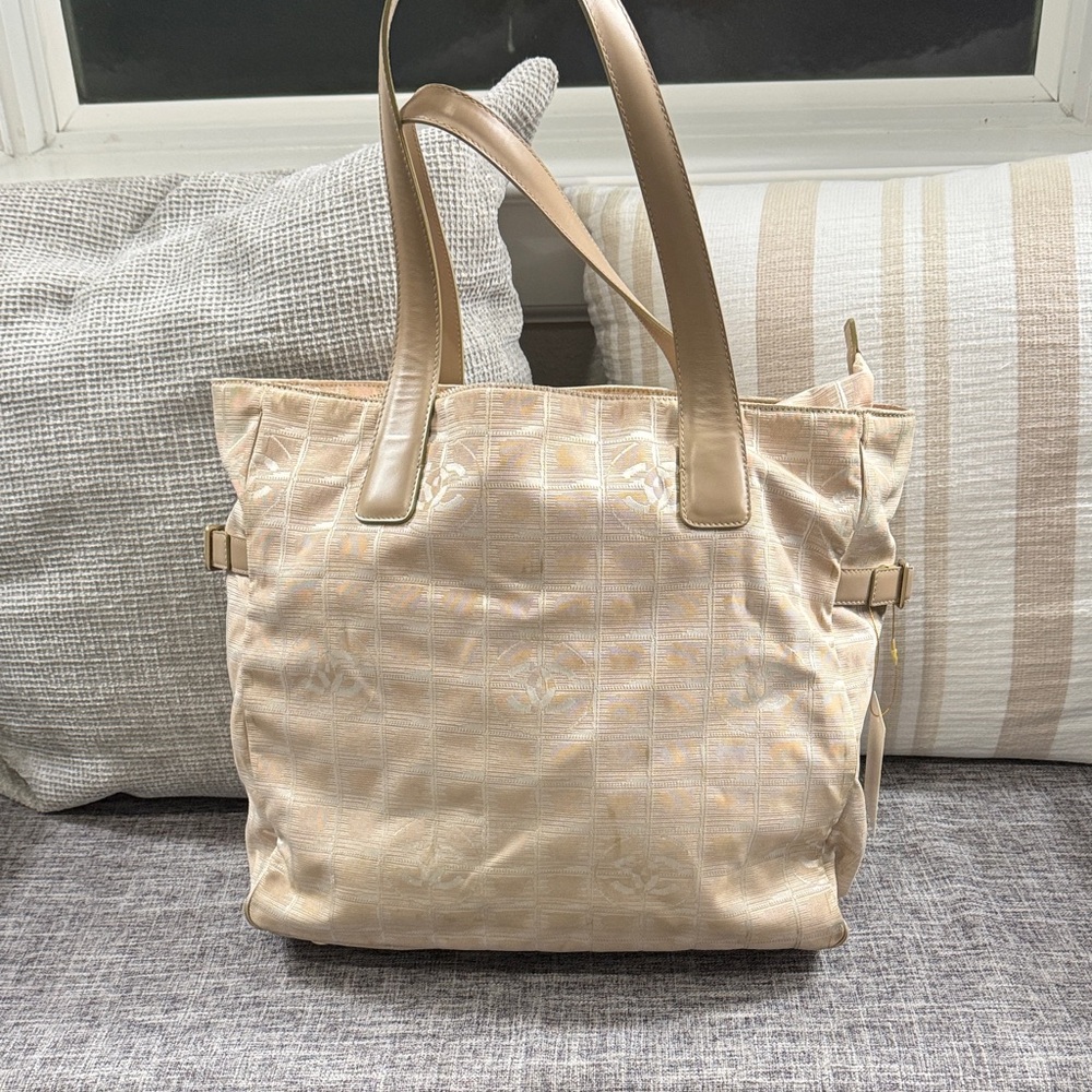 CHANEL Large Beige Tote Shoulder Bag with Zipper